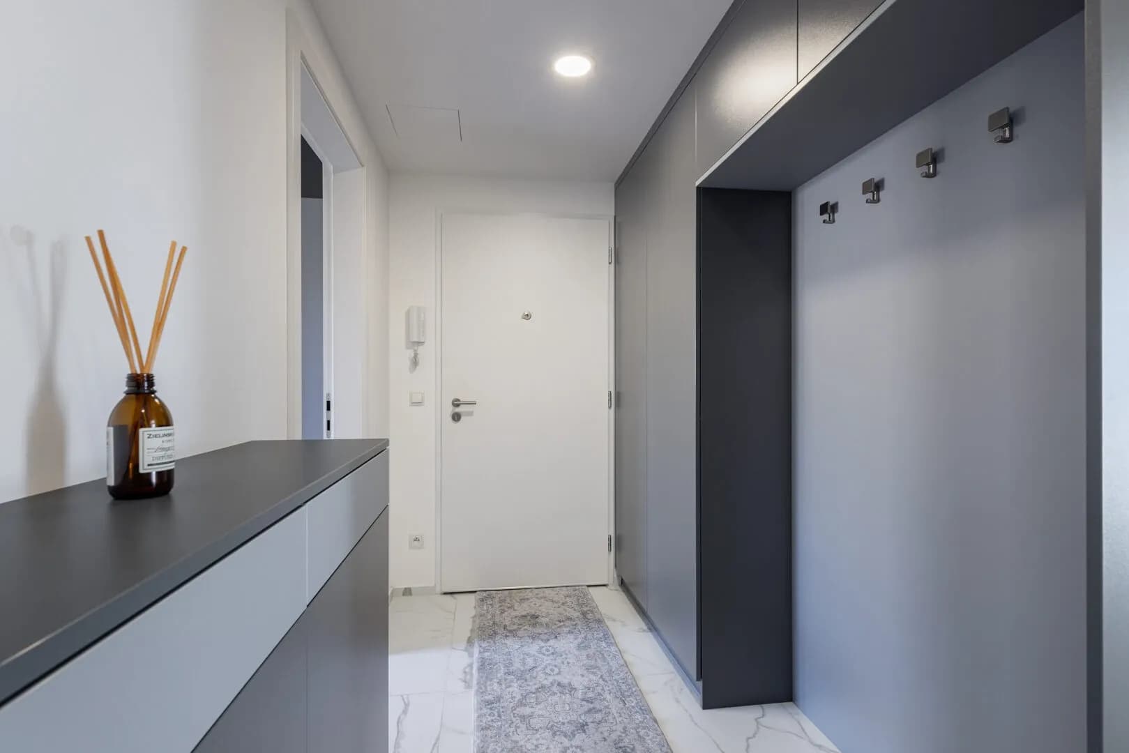 Pronájem moderního bytu 3+kk s terasami – Perucká, Praha 2 – Vinohrady