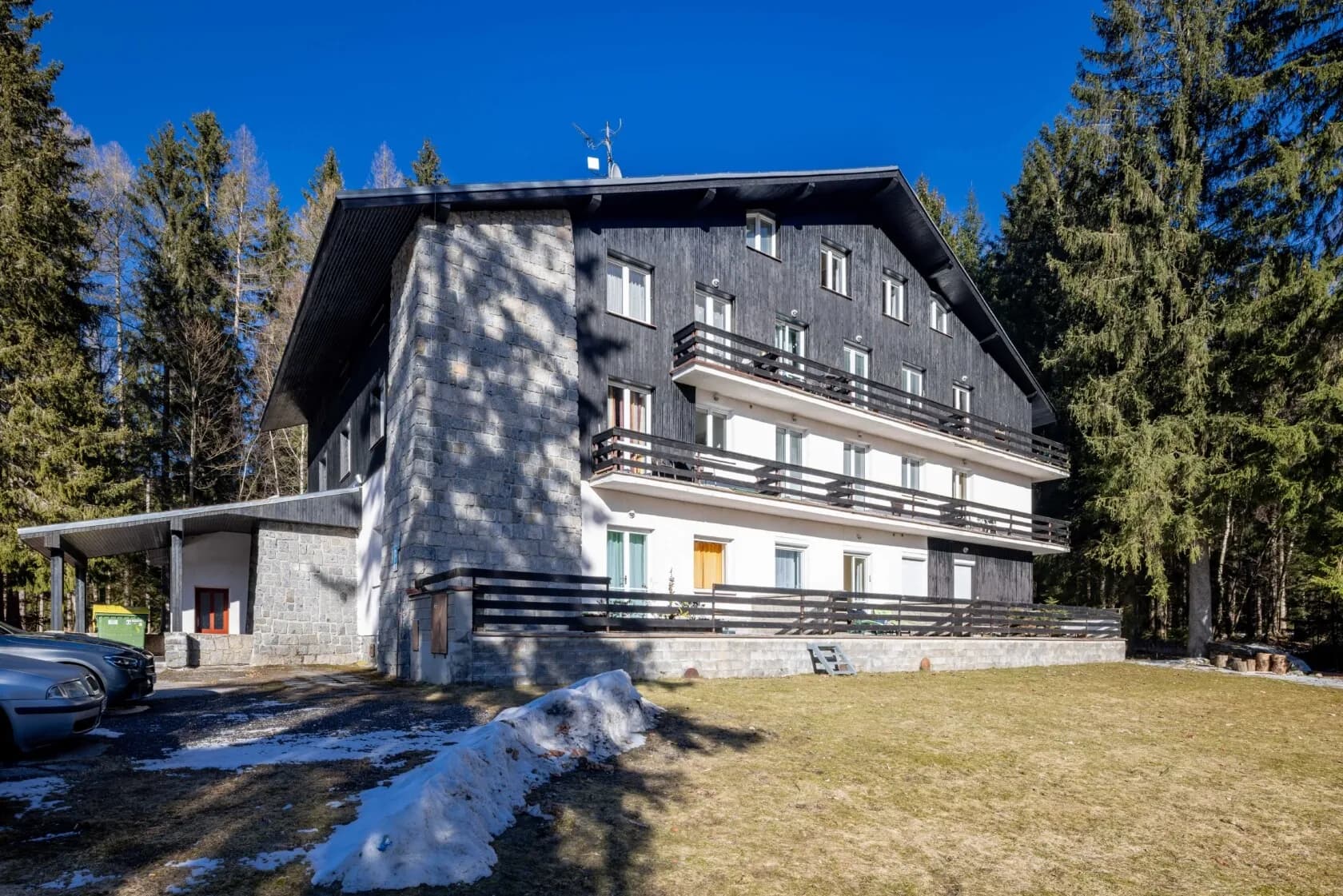 Stylový apartmán po rekonstrukci v srdci Harrachova – investice i druhý domov v jednom!