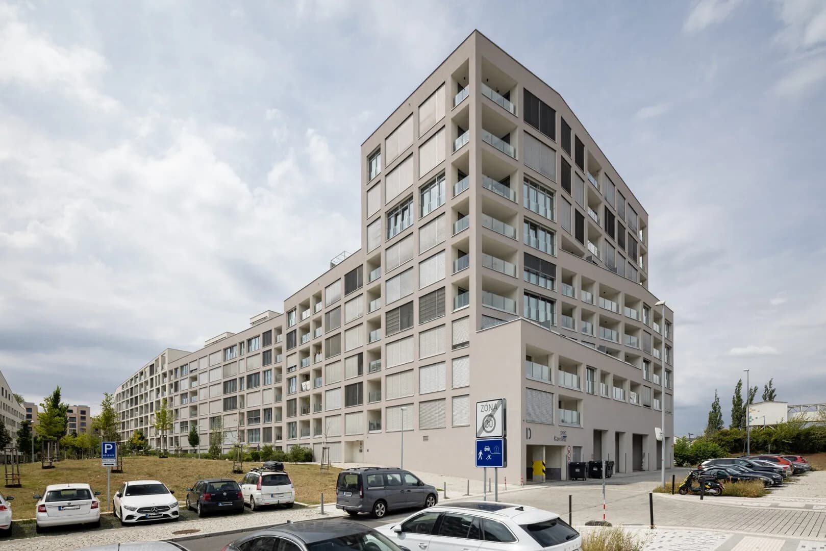 Elegantní 4+kk s lodžií, sklepem a 3 garážovými stáními v rezidenci Port Karolina