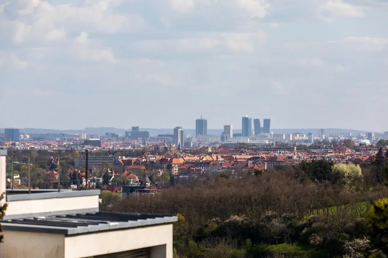 Pozemek na výstavbu rodinného domu v Lysolajích