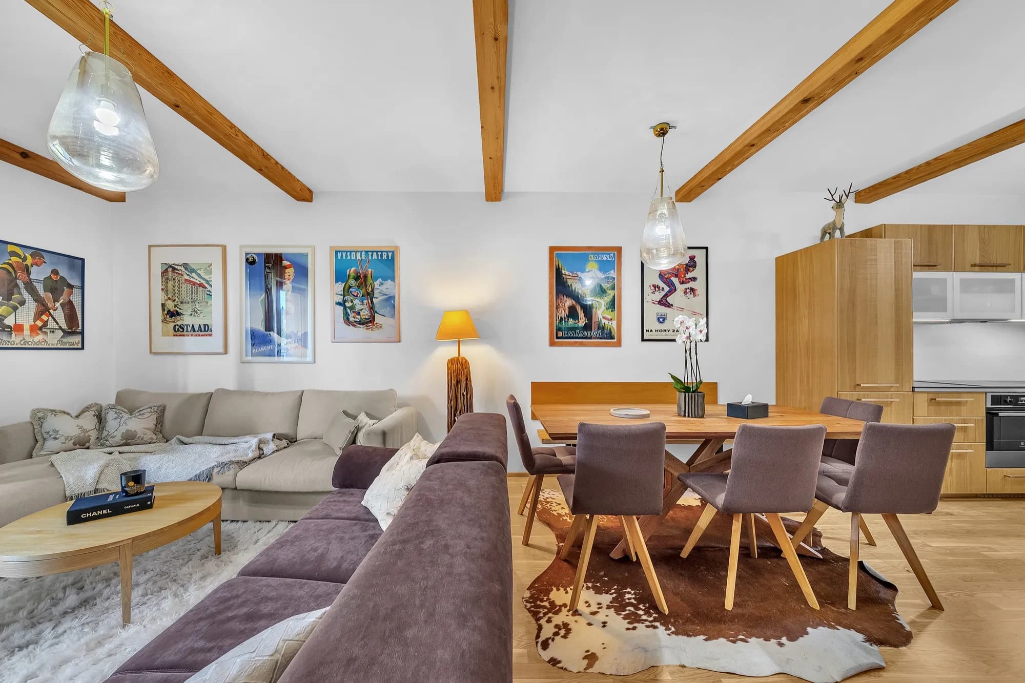 Obývací pokoj s jídelnou, Horský apartmán ve Špindlerově Mlýně
