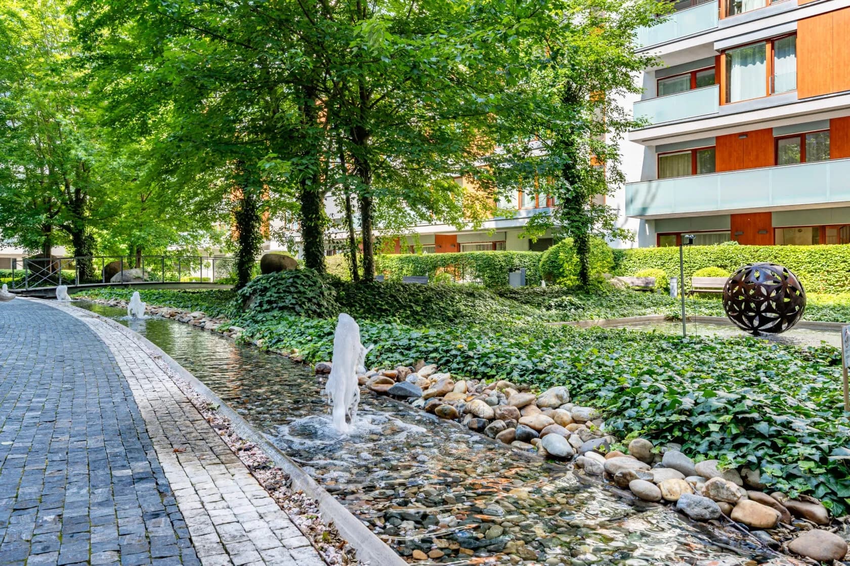 Pronájem prostorného bytu 3+kk s terasou a výhledem na Pražský hrad, River Diamond, Karlín