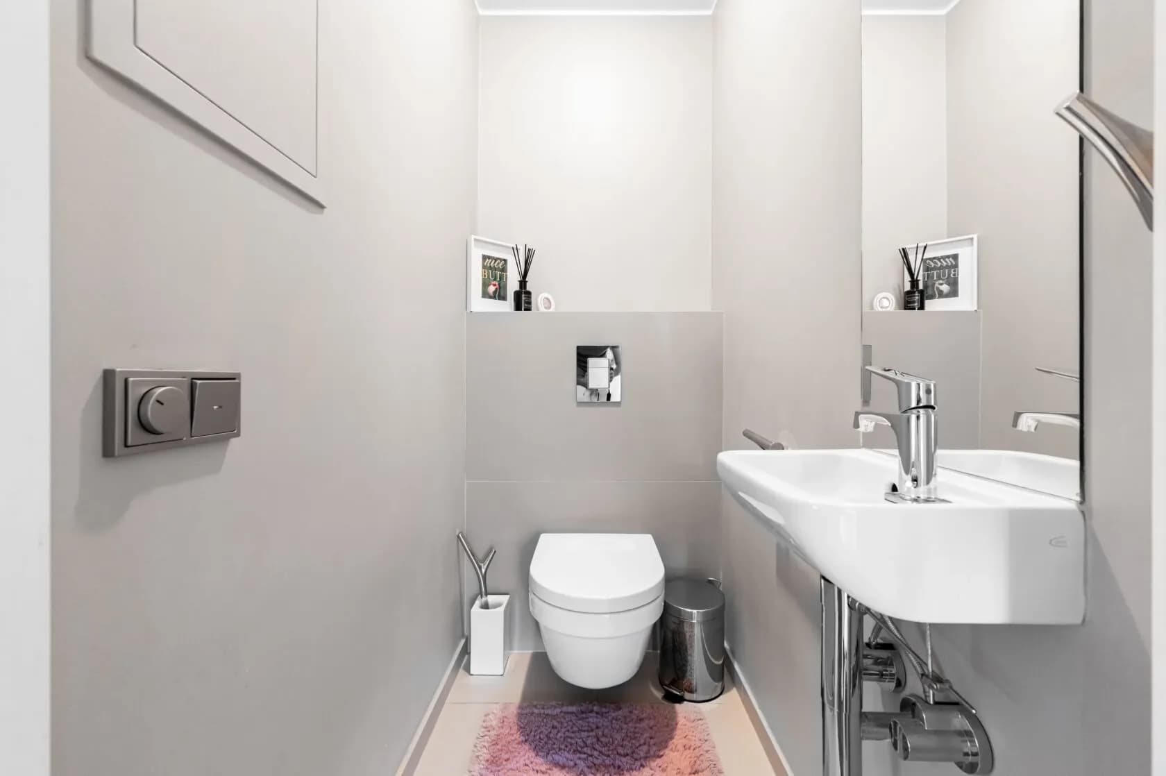 Pronájem prostorného bytu 3+kk s terasou a výhledem na Pražský hrad, River Diamond, Karlín
