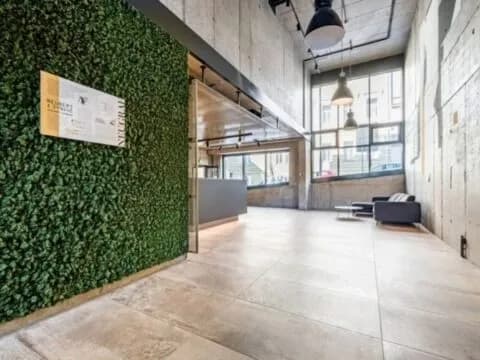 Nabízíme k pronájmu designový byt 1+kk v rezidenci Neugraf s terasou.