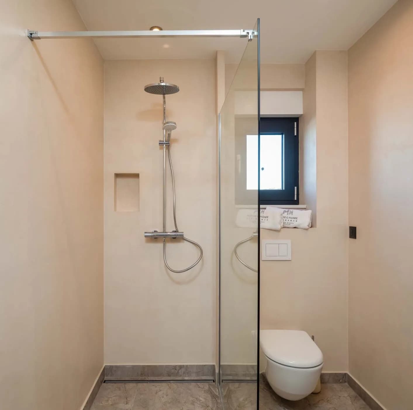 Prodej kompletně zařízeného apartmánu s výhledem na moře