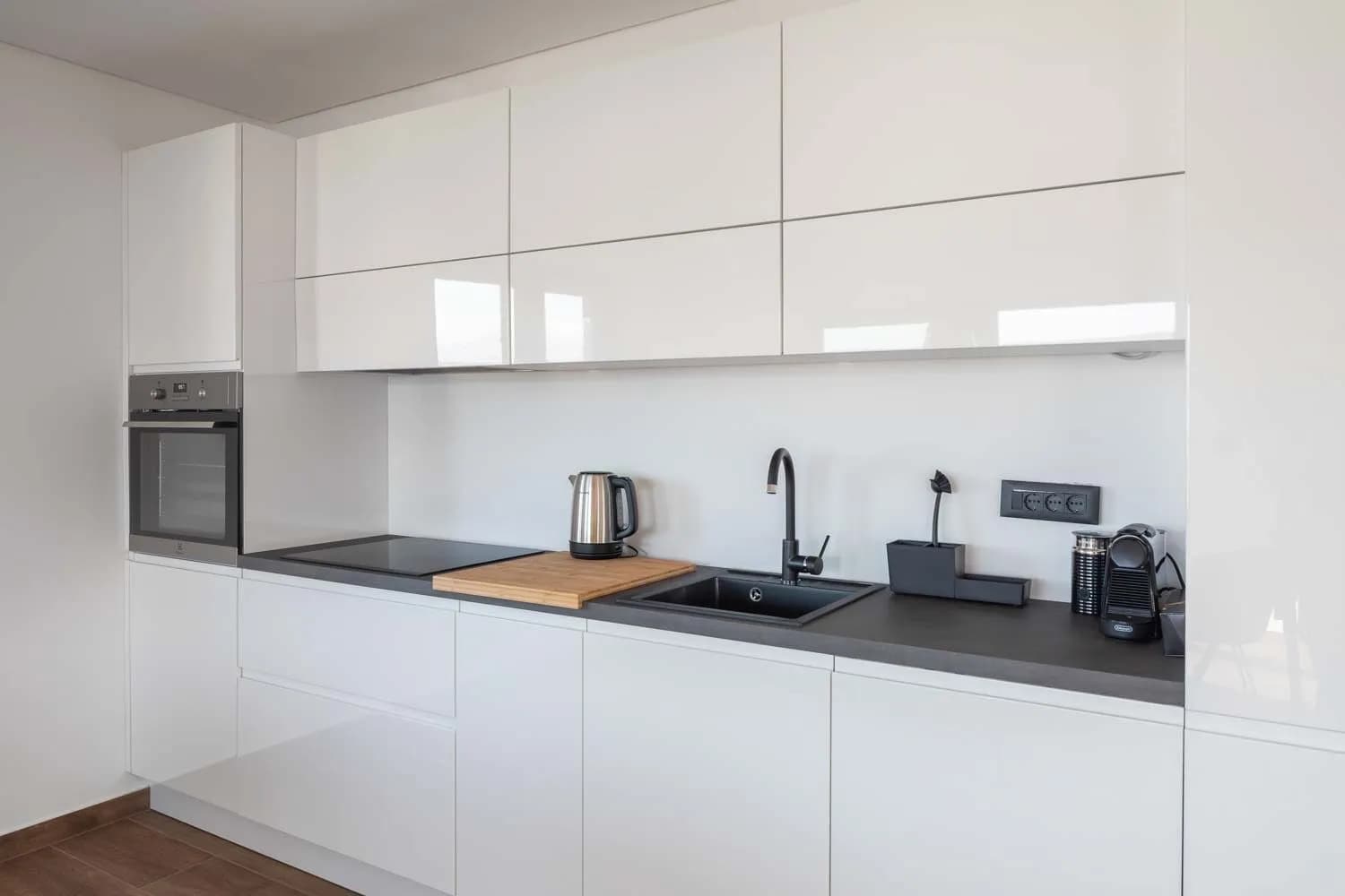 Prodej kompletně zařízeného apartmánu s výhledem na moře