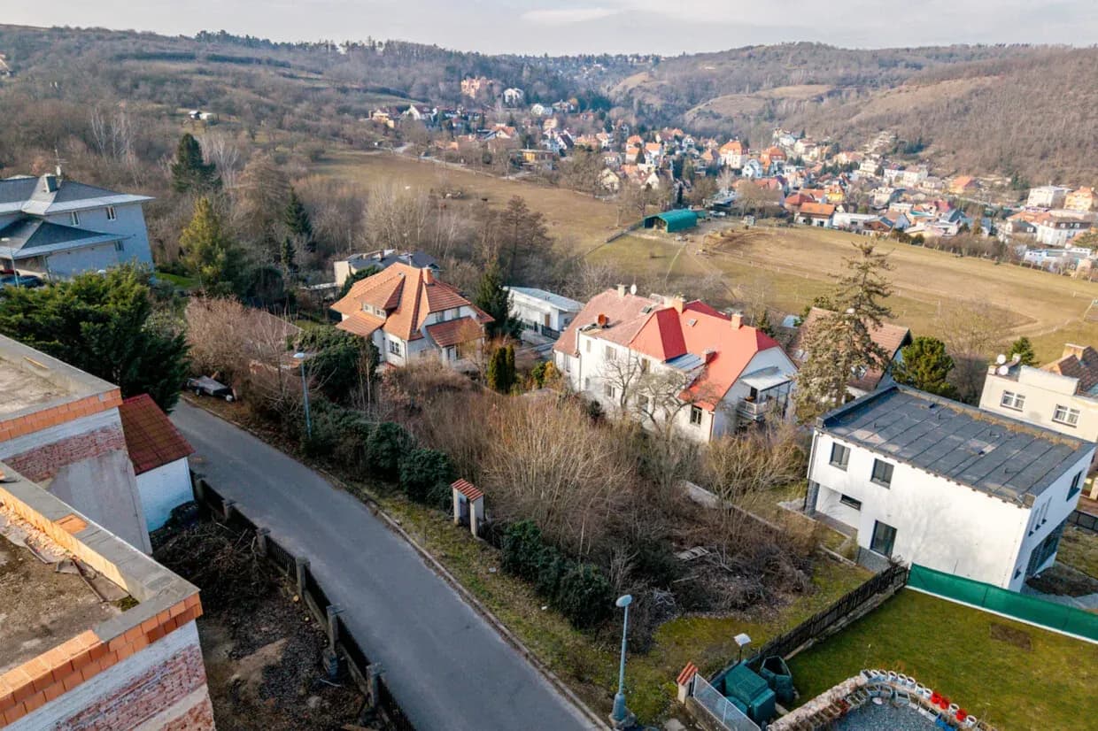 Prodej stavebního pozemku ve vyhledávané lokalitě – Praha, Velká Chuchle