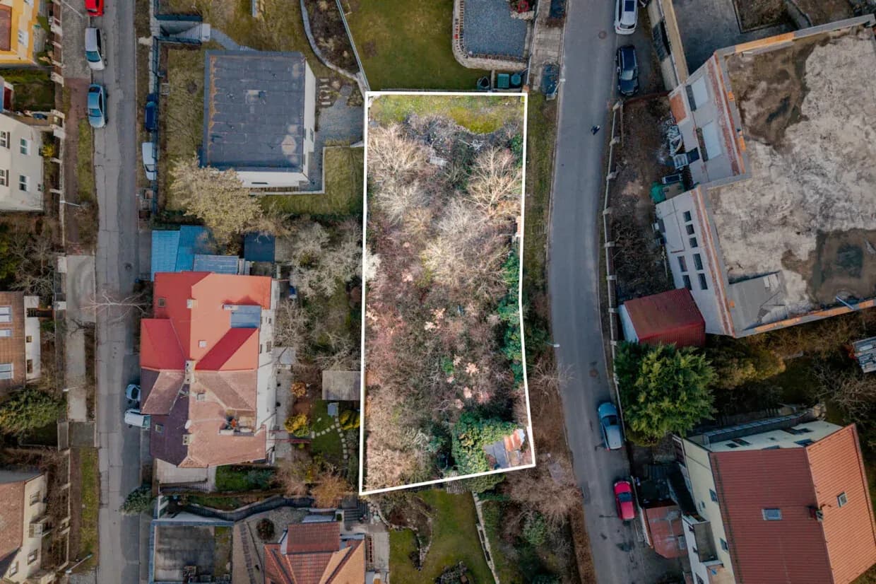 Prodej stavebního pozemku ve vyhledávané lokalitě – Praha, Velká Chuchle