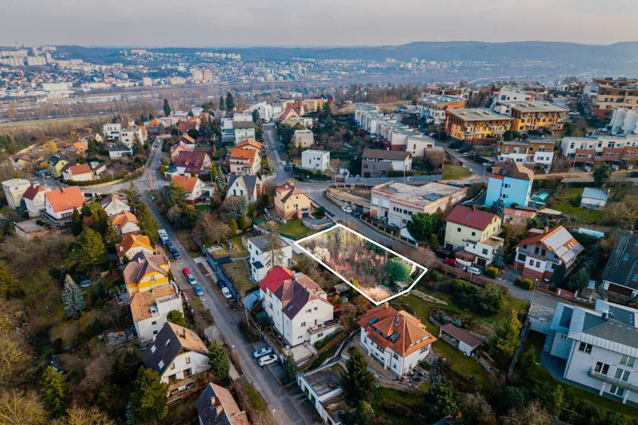 Prodej stavebního pozemku ve vyhledávané lokalitě – Praha, Velká Chuchle