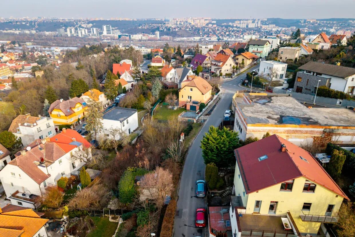 Prodej stavebního pozemku ve vyhledávané lokalitě – Praha, Velká Chuchle