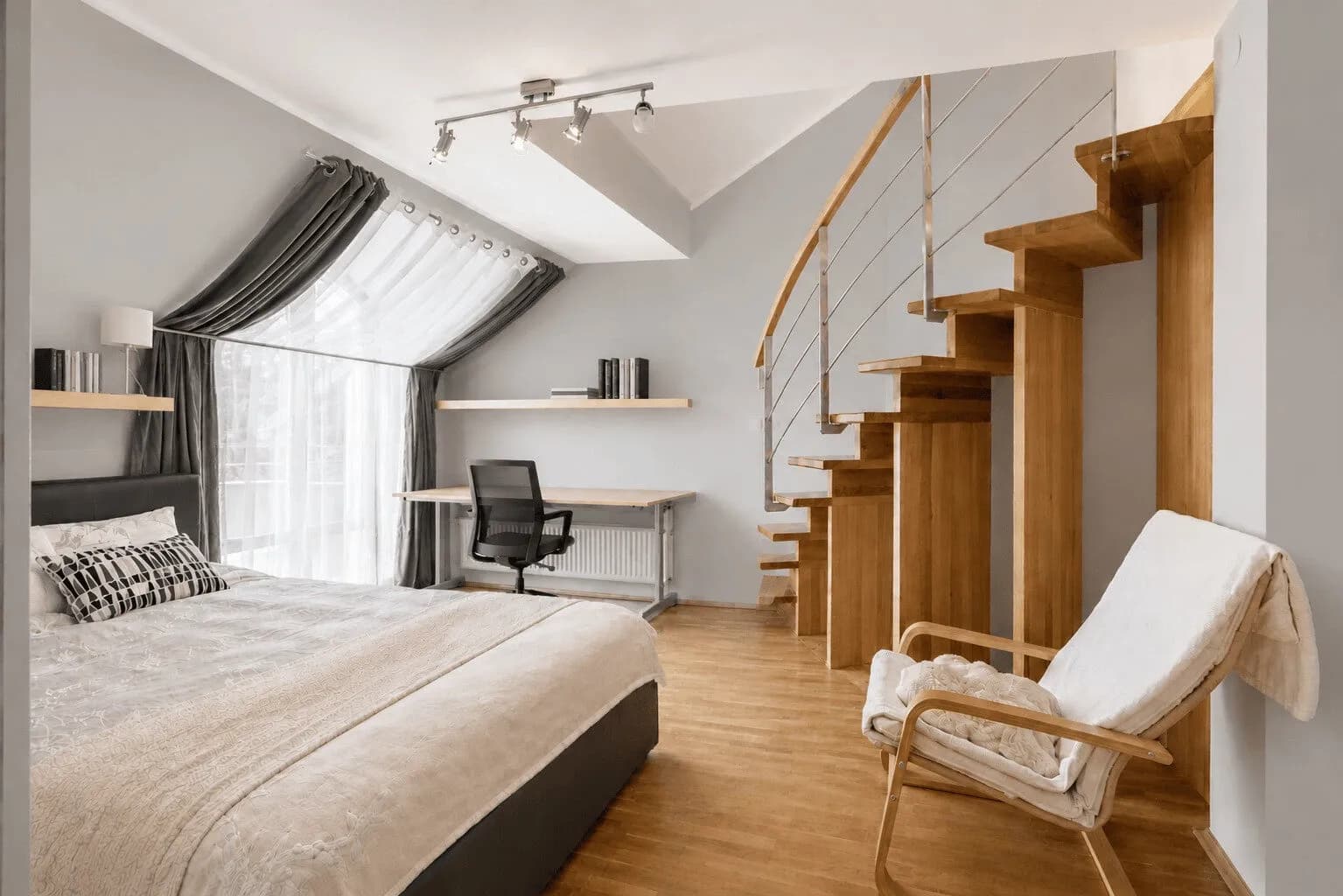 Jedinečná vila Říčany 475 m² s pozemkem 2800 m² a vlastním tenisovým kurtem