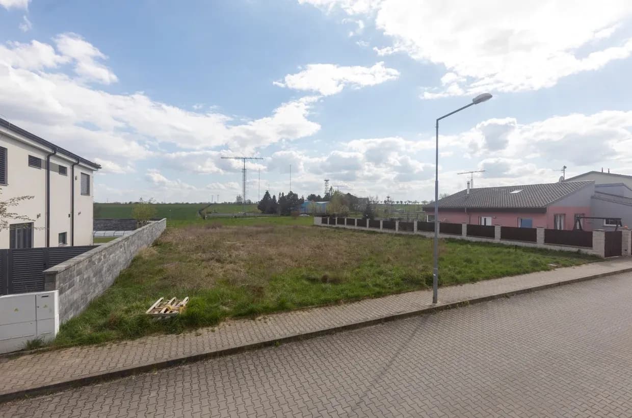 Pozemek na výstavbu RD v Horoměřicích