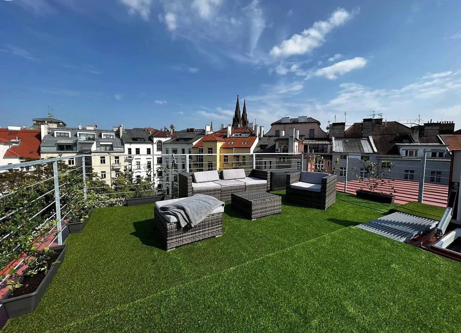 Penthouse s duší Vinohrad a výhledem na Pražský hrad