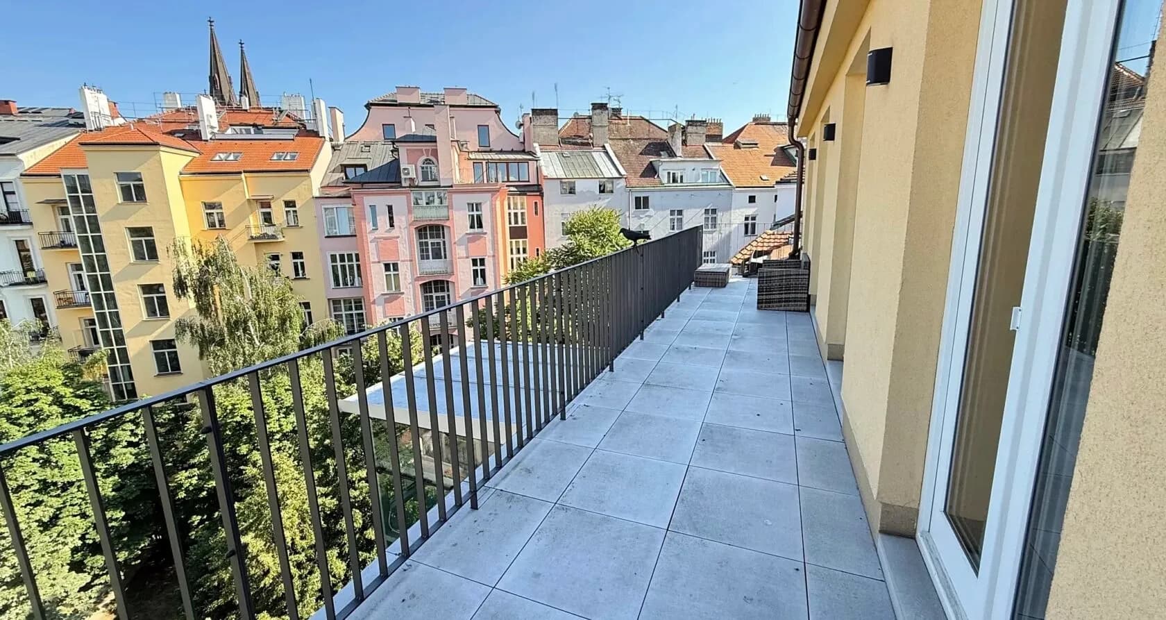 Penthouse s duší Vinohrad a výhledem na Pražský hrad