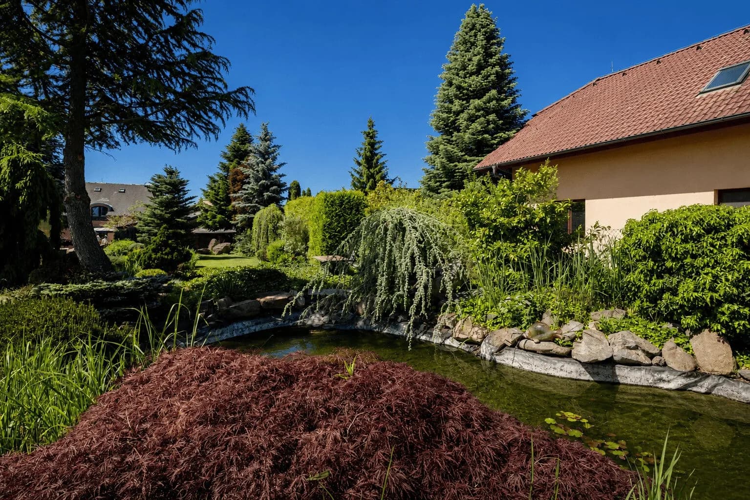Jedinečná vila Říčany 475 m² s pozemkem 2800 m² a vlastním tenisovým kurtem