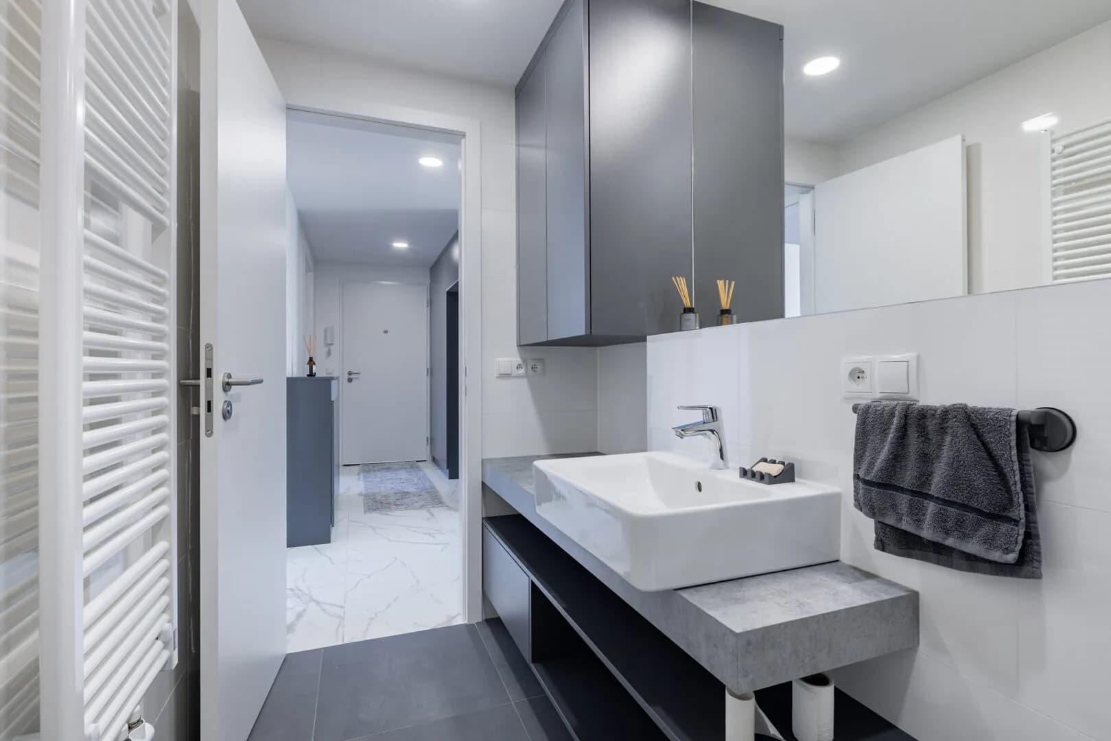Pronájem moderního bytu 3+kk s terasami – Perucká, Praha 2 – Vinohrady