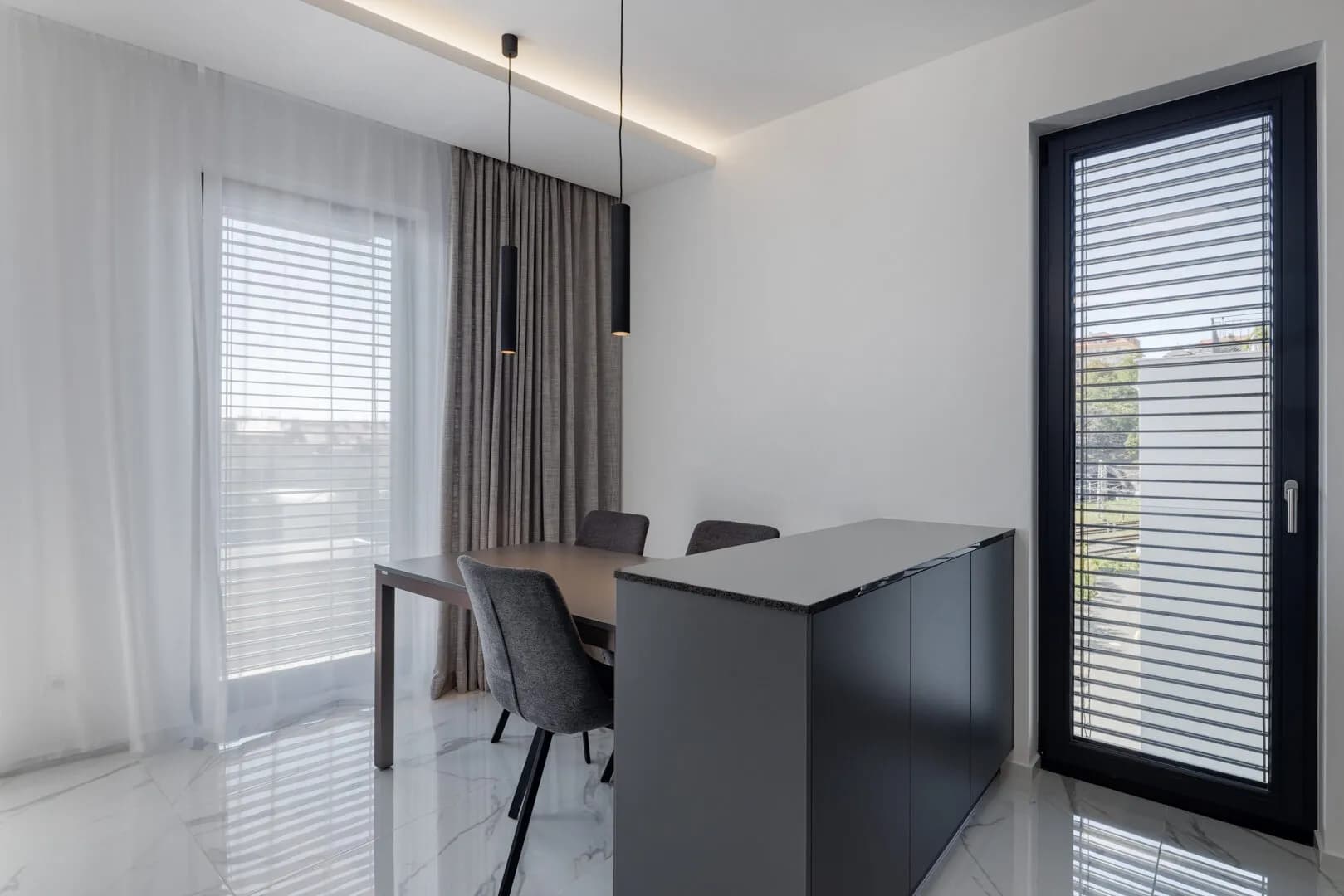 Pronájem moderního bytu 3+kk s terasami – Perucká, Praha 2 – Vinohrady