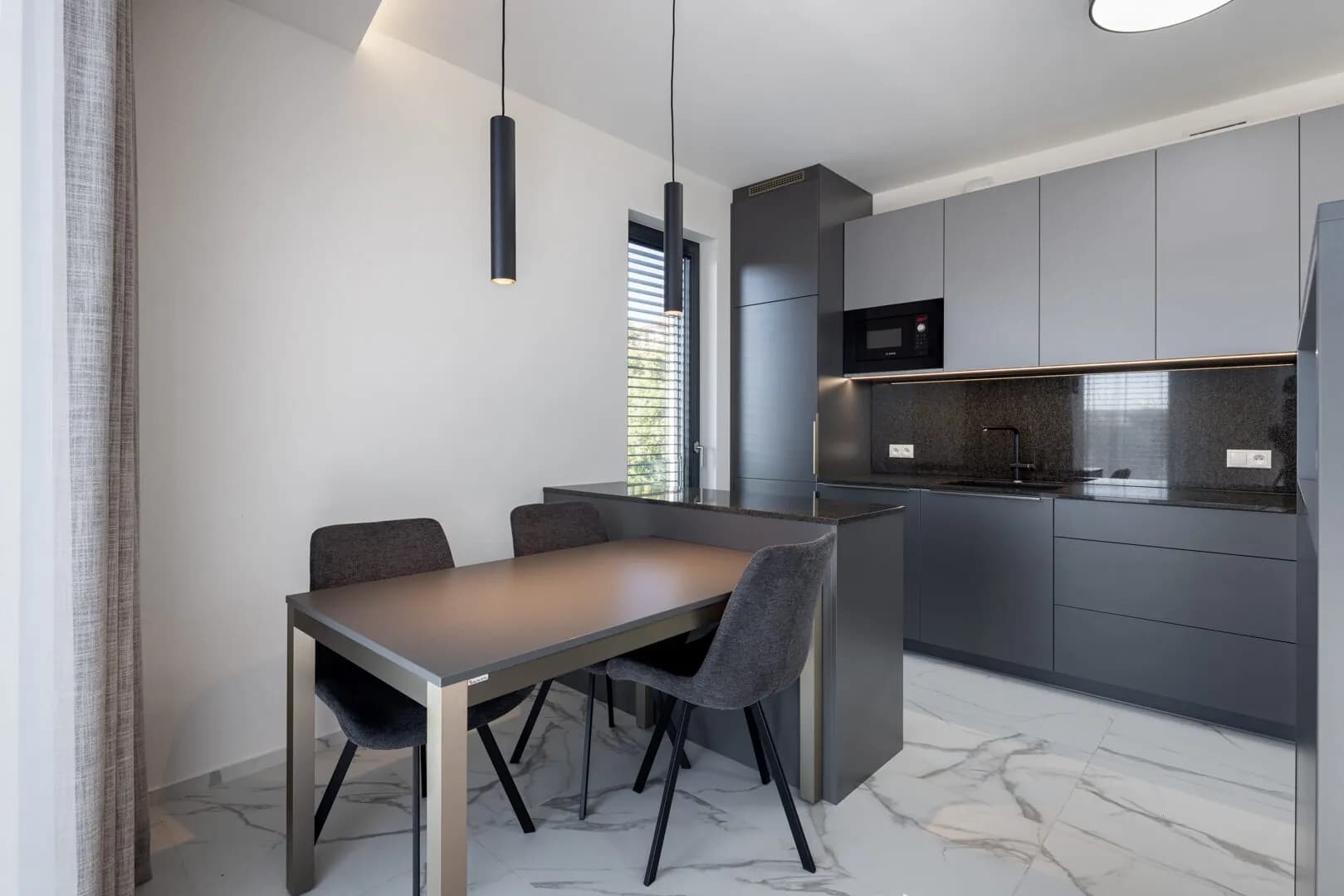 Pronájem moderního bytu 3+kk s terasami – Perucká, Praha 2 – Vinohrady