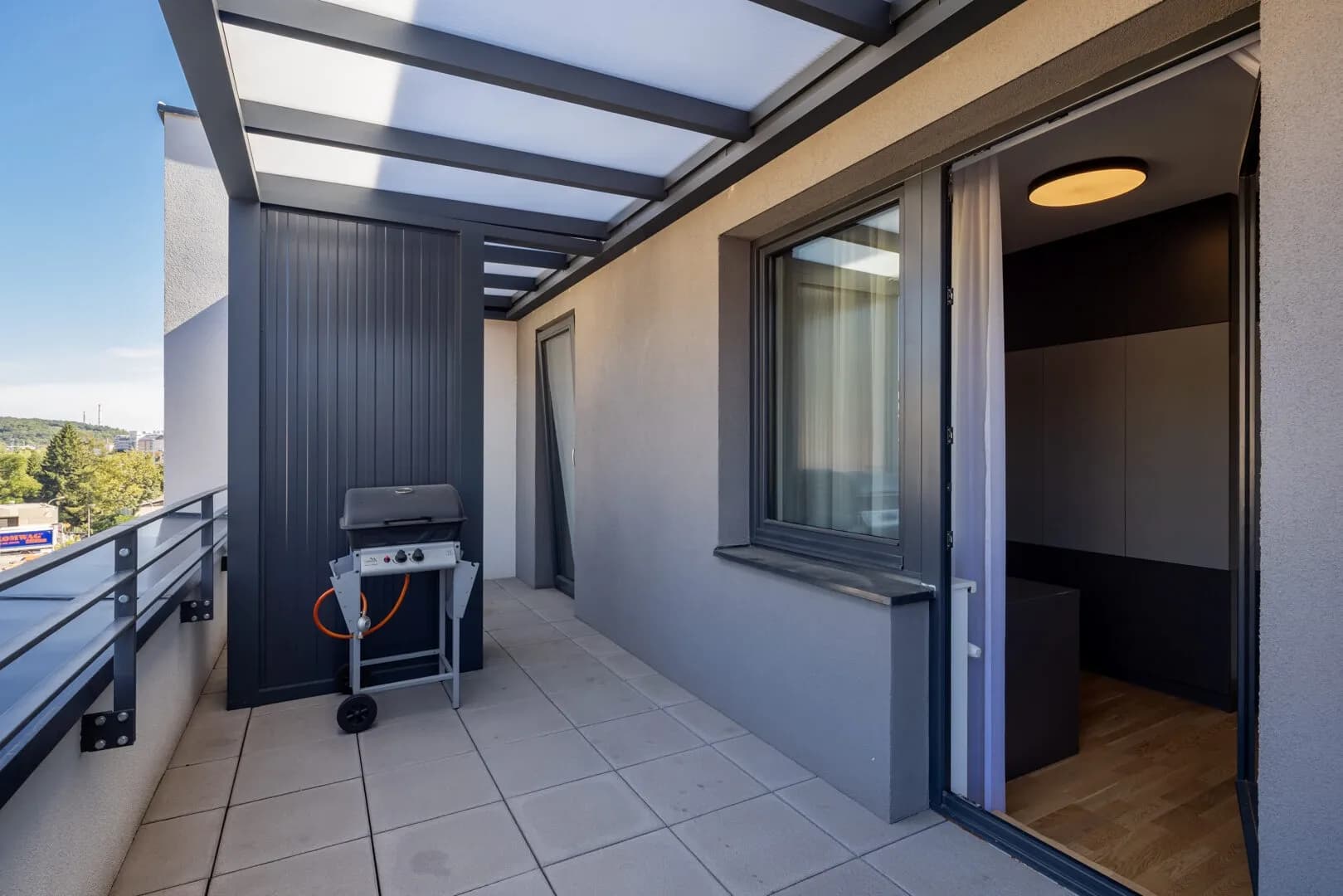 Pronájem moderního bytu 3+kk s terasami – Perucká, Praha 2 – Vinohrady