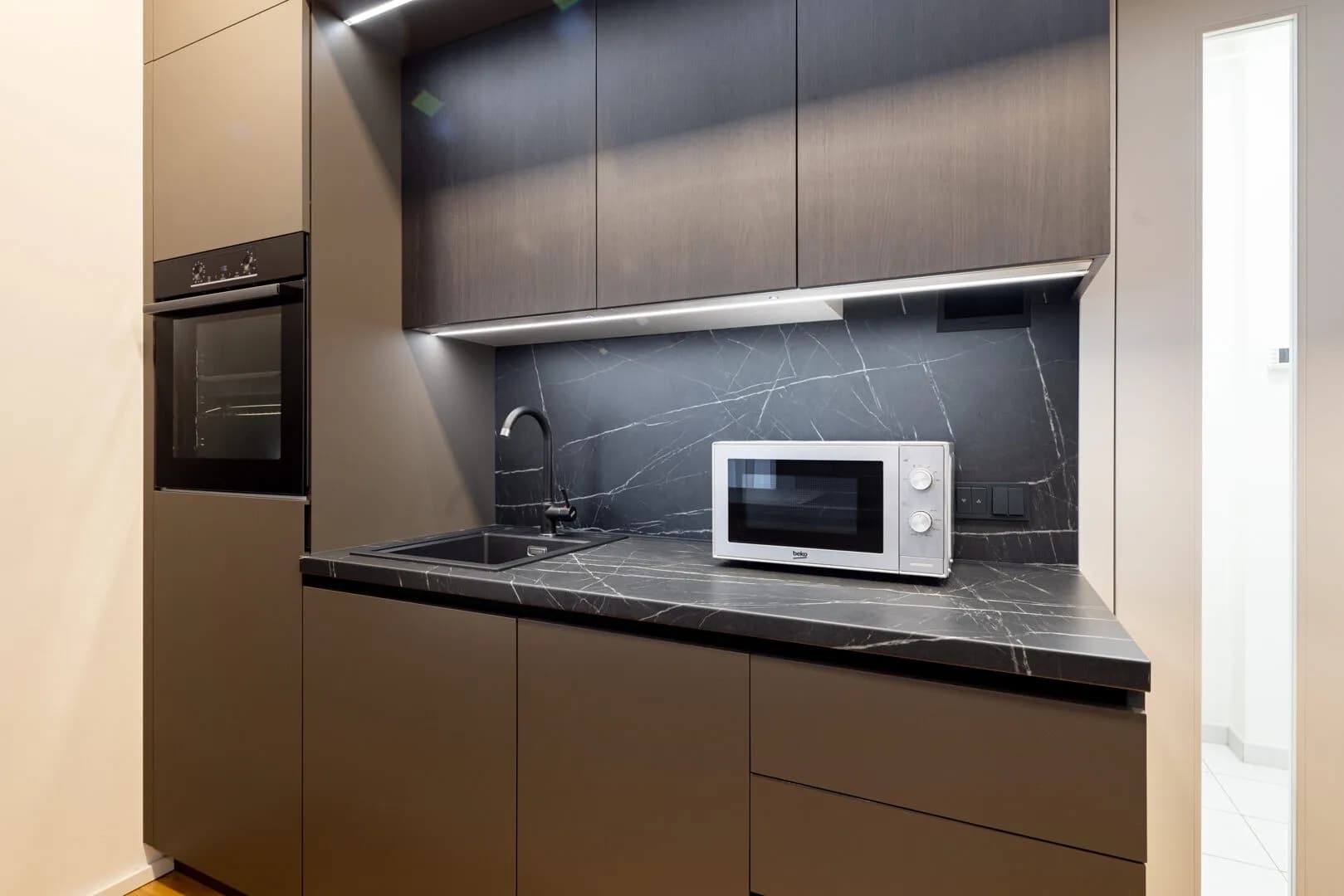 Nabízíme k pronájmu designový byt 1+kk v rezidenci Neugraf.