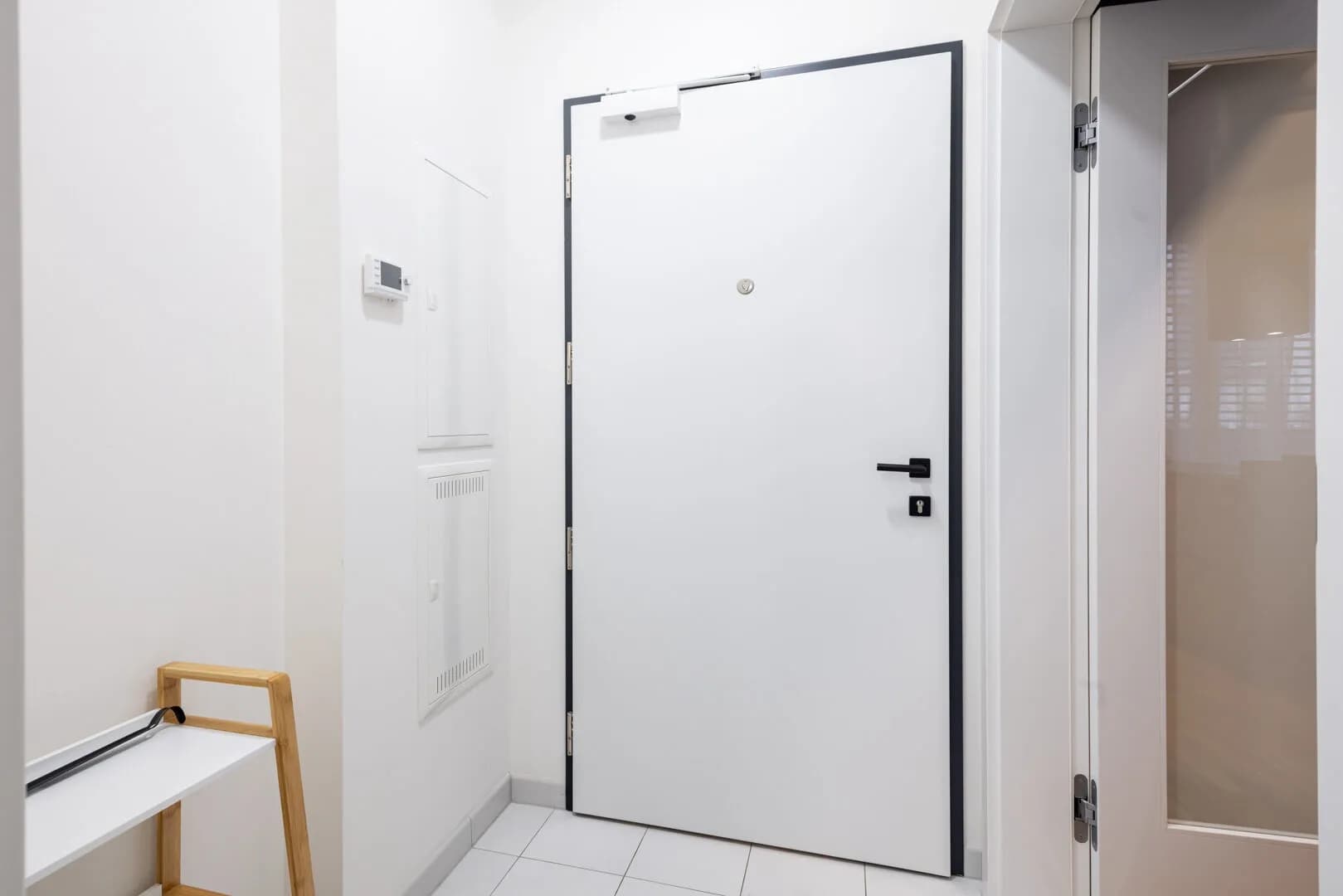 Nabízíme k pronájmu designový byt 1+kk v rezidenci Neugraf s terasou.