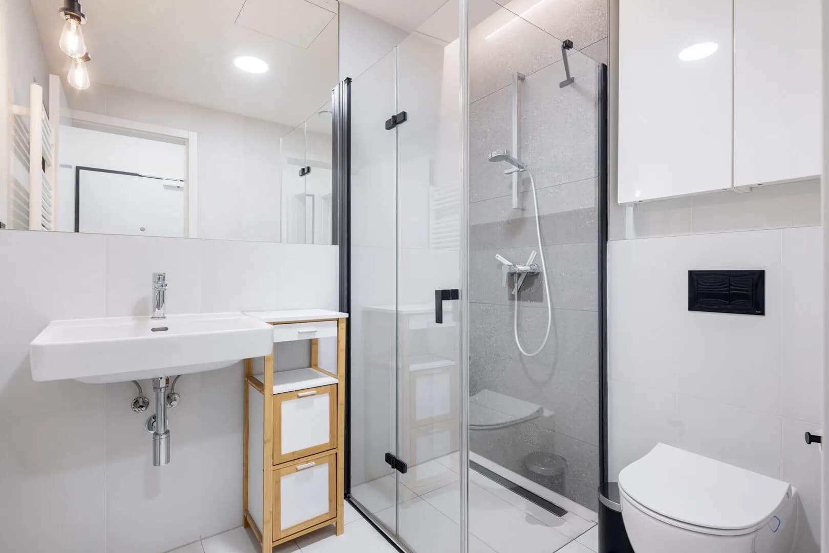 Nabízíme k pronájmu designový byt 1+kk v rezidenci Neugraf.