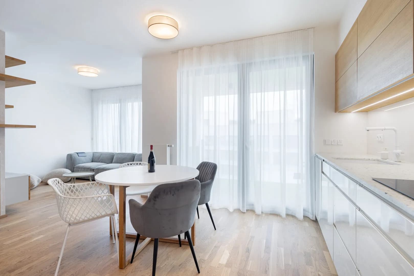 Elegantní 4+kk s lodžií, sklepem a 3 garážovými stáními v rezidenci Port Karolina