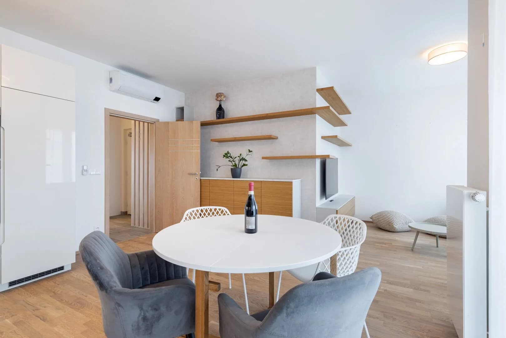 Elegantní 4+kk s lodžií, sklepem a 3 garážovými stáními v rezidenci Port Karolina