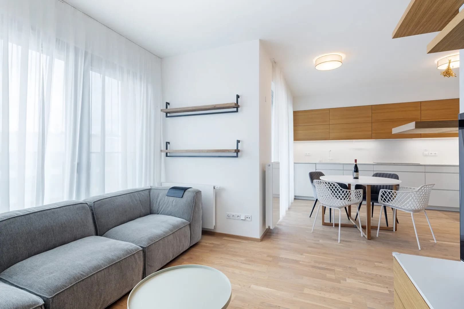Elegantní 4+kk s lodžií, sklepem a 3 garážovými stáními v rezidenci Port Karolina