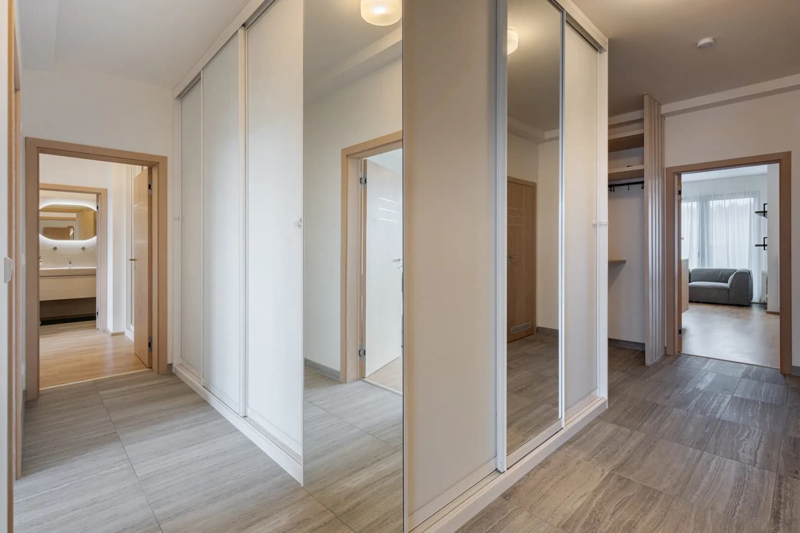 Elegantní 4+kk s lodžií, sklepem a 3 garážovými stáními v rezidenci Port Karolina