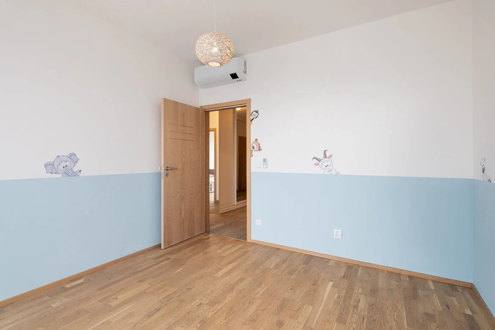 Elegantní 4+kk s lodžií, sklepem a 3 garážovými stáními v rezidenci Port Karolina