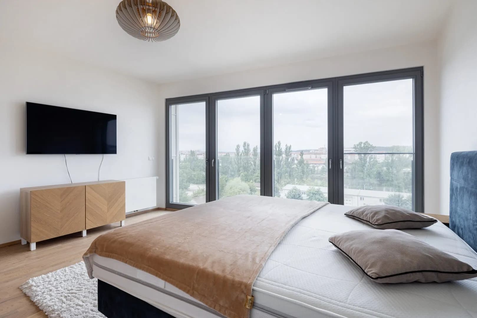 Elegantní 4+kk s lodžií, sklepem a 3 garážovými stáními v rezidenci Port Karolina