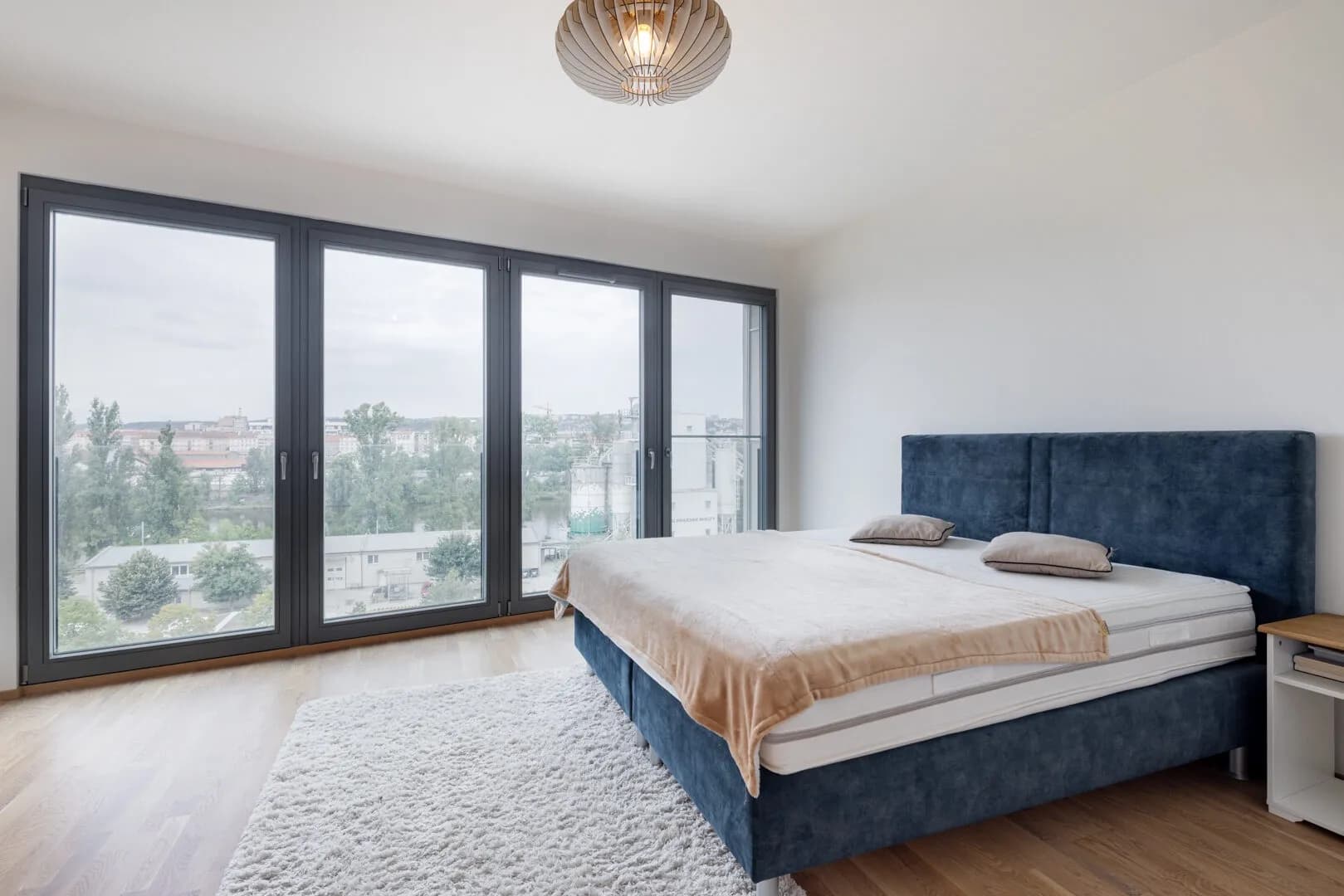 Elegantní 4+kk s lodžií, sklepem a 3 garážovými stáními v rezidenci Port Karolina