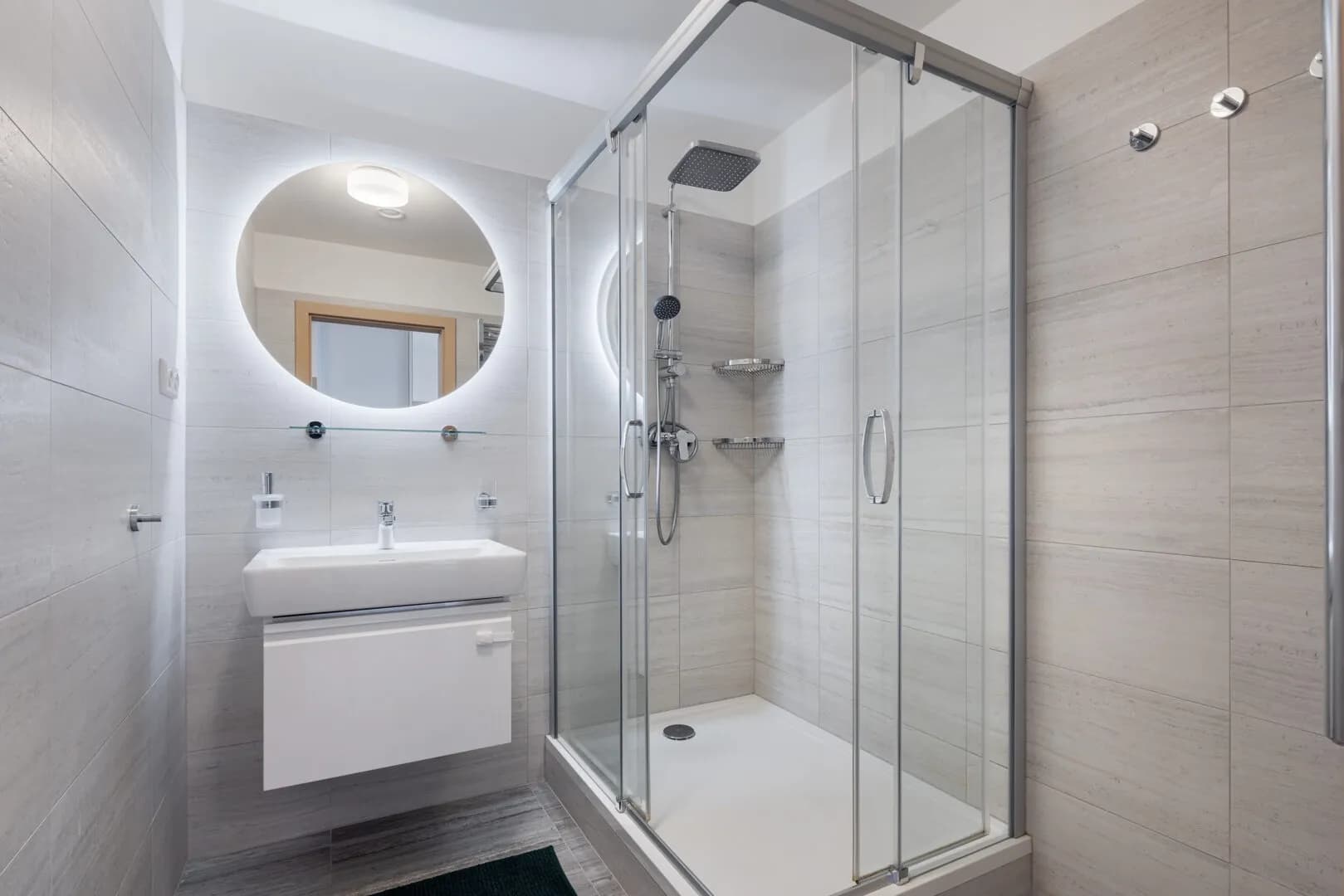 Elegantní 4+kk s lodžií, sklepem a 3 garážovými stáními v rezidenci Port Karolina