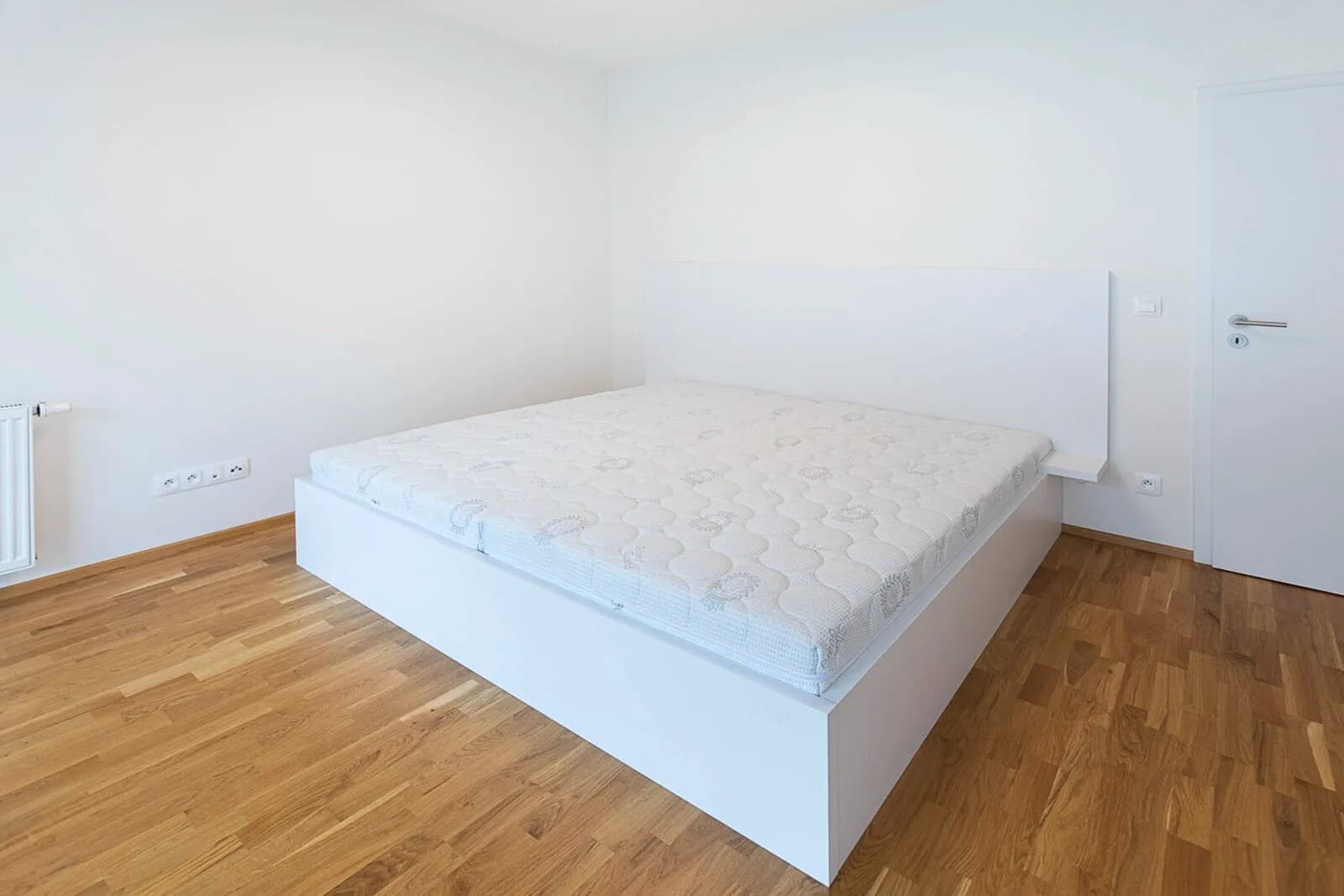 Světlý byt 2+kk (60 m²) s garážovým stáním – Port Karolína, Praha 8 – Karlín