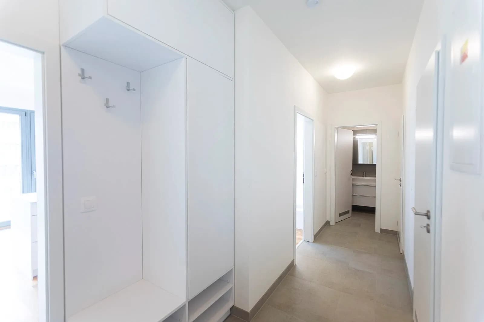 Světlý byt 2+kk (60 m²) s garážovým stáním – Port Karolína, Praha 8 – Karlín