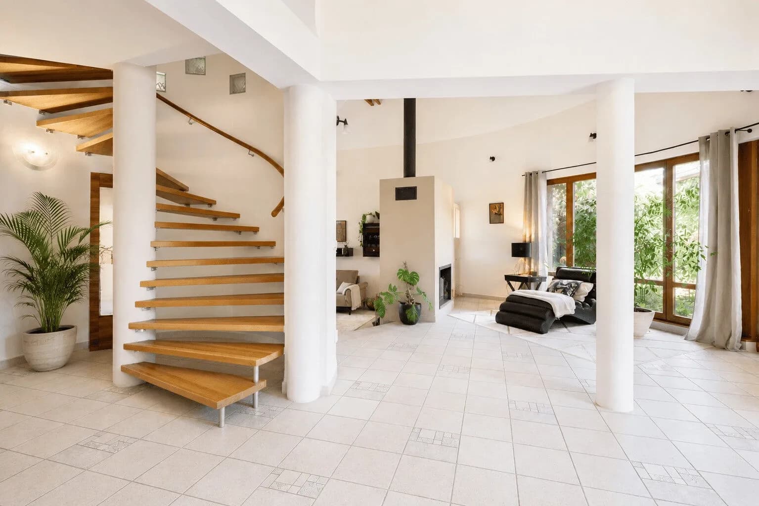 Jedinečná vila Říčany 475 m² s pozemkem 2800 m² a vlastním tenisovým kurtem