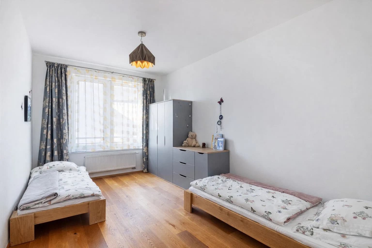 HOLEŠOVICE - Prodej bytu s balkonem, zimní zahradou, garážovým stáním a sklepem