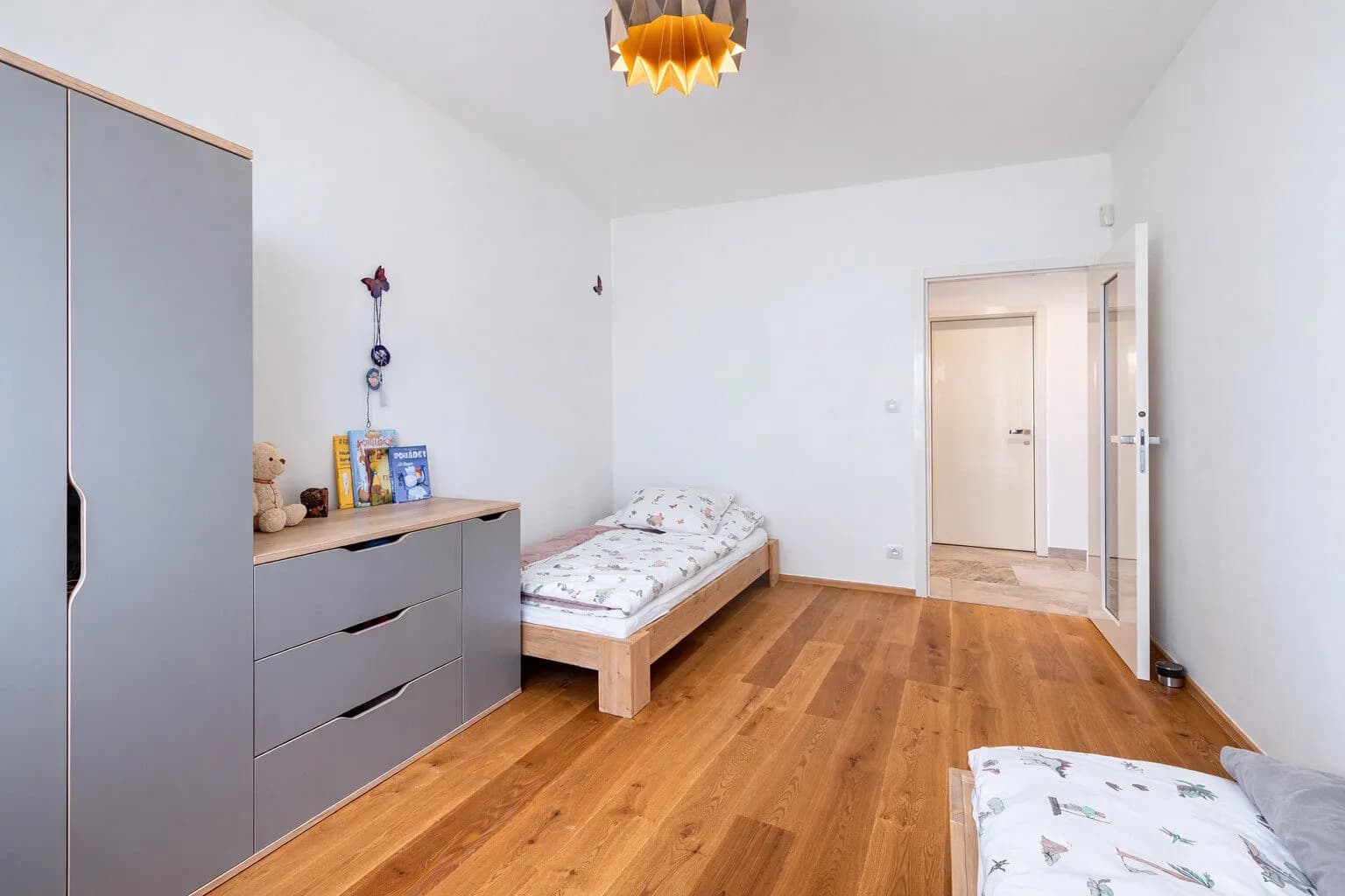 HOLEŠOVICE - Prodej bytu s balkonem, zimní zahradou, garážovým stáním a sklepem
