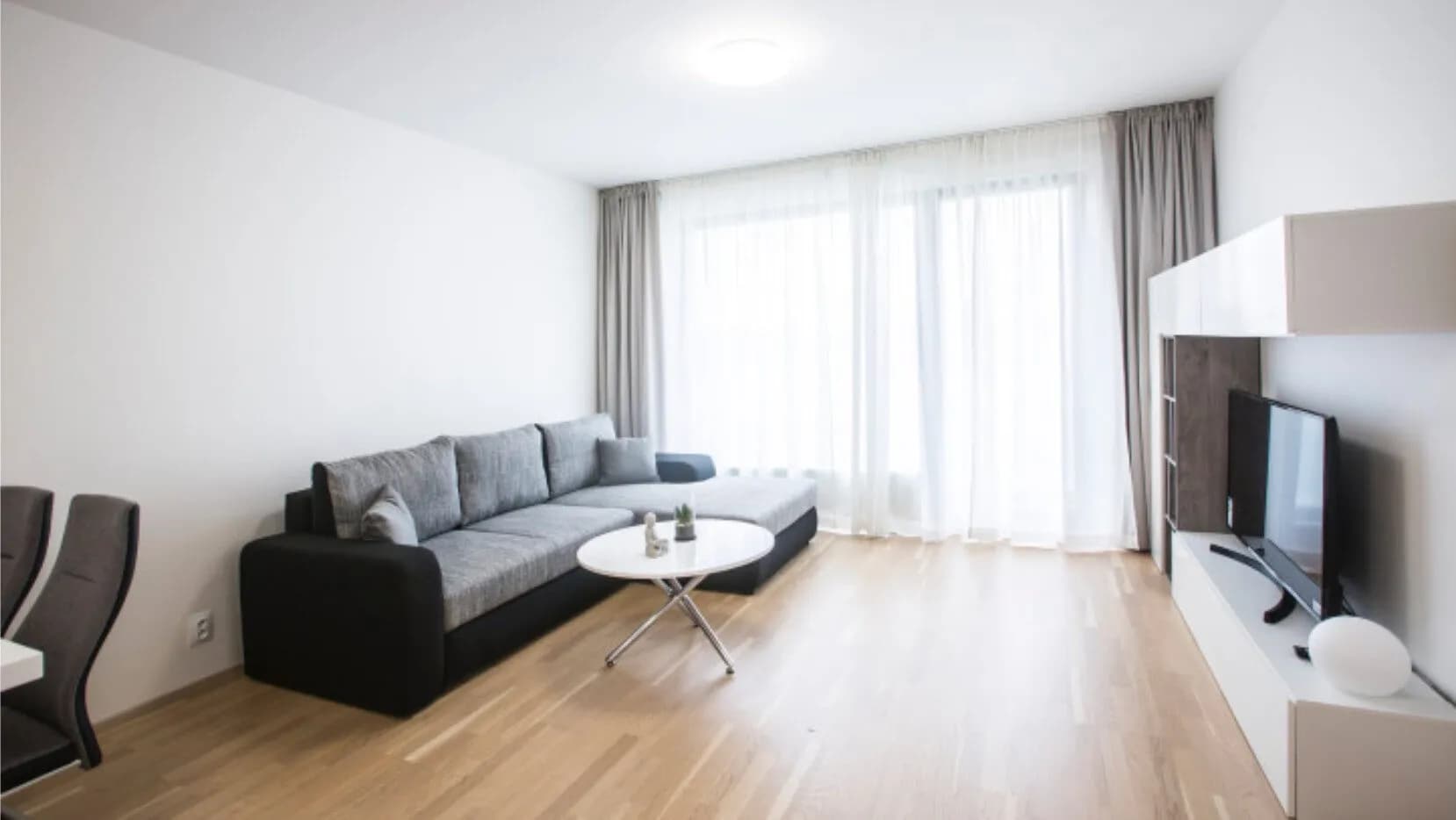 Moderní byt 2+kk k pronájmu – Rezidence Karlín Park, Invalidovna