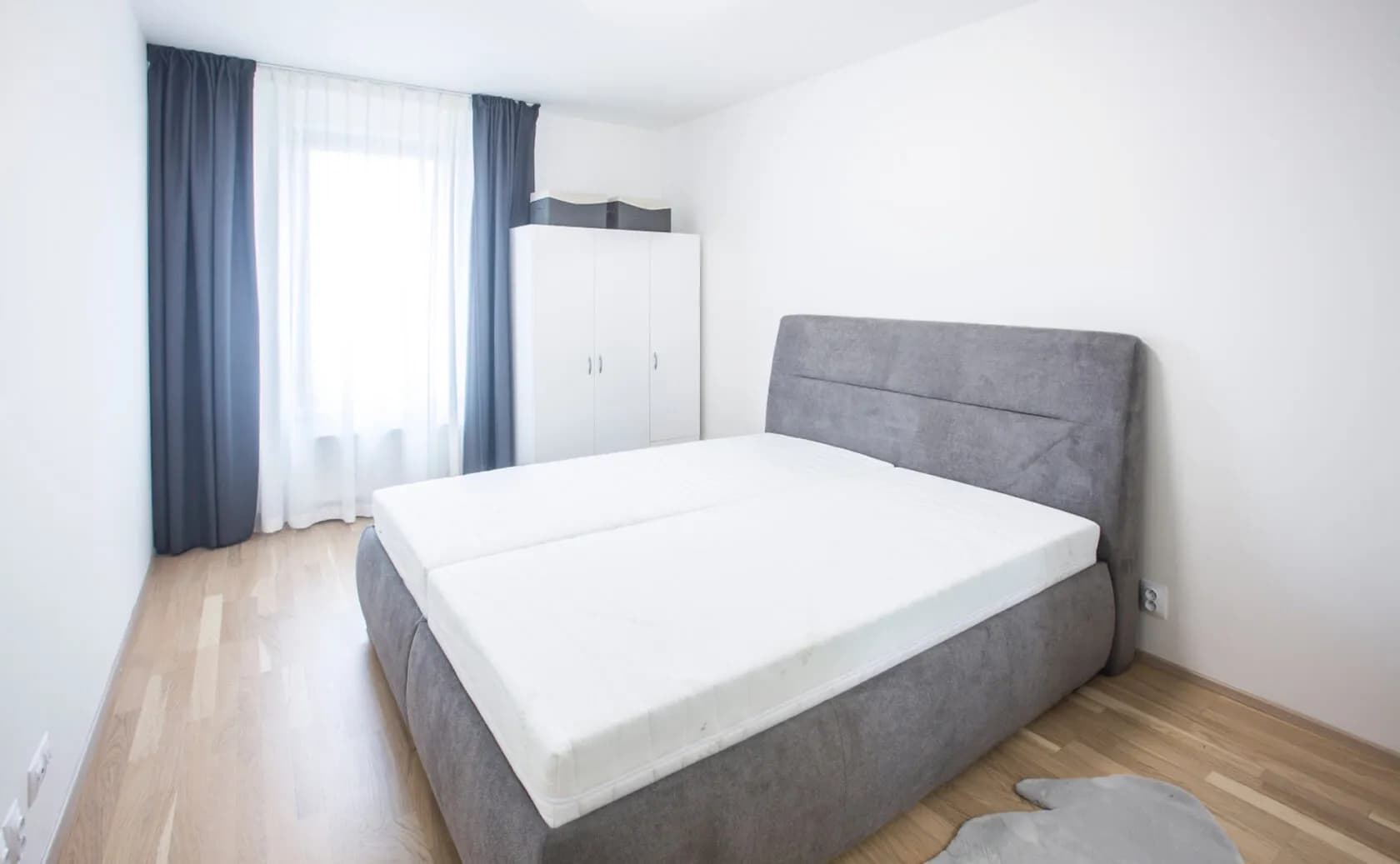 Moderní byt 2+kk k pronájmu – Rezidence Karlín Park, Invalidovna
