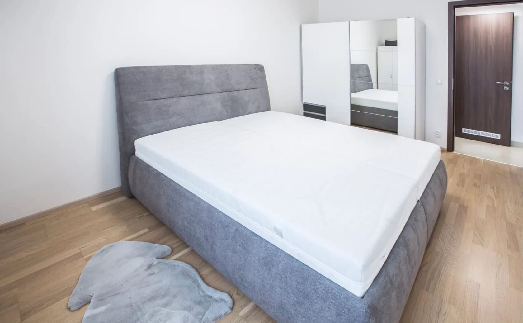 Moderní byt 2+kk k pronájmu – Rezidence Karlín Park, Invalidovna