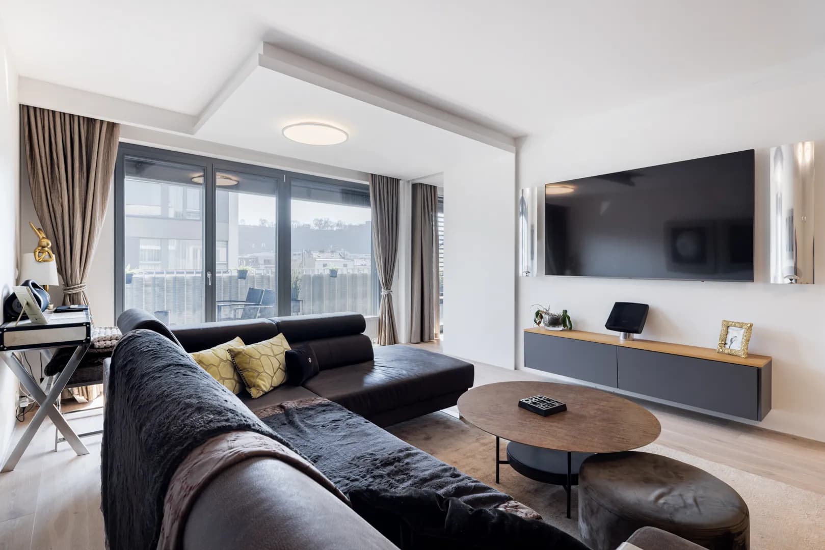 KARLÍN - Designový byt o ploše 120 m2 na prodej