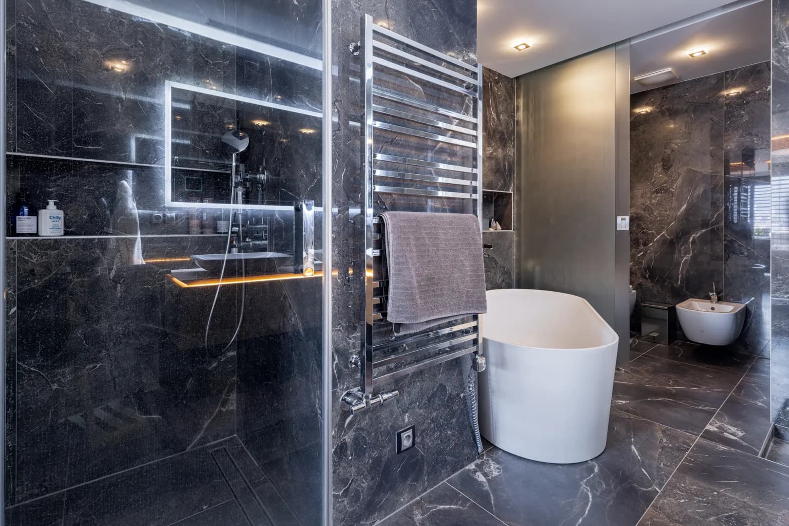 KARLÍN - Designový byt o ploše 120 m2 na prodej