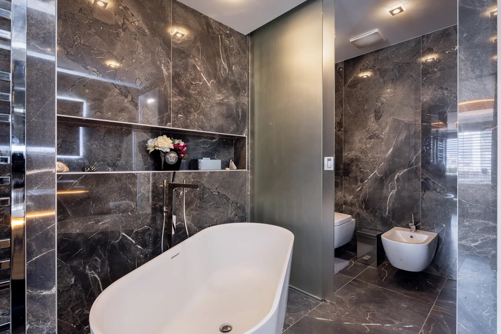 KARLÍN - Designový byt o ploše 120 m2 na prodej