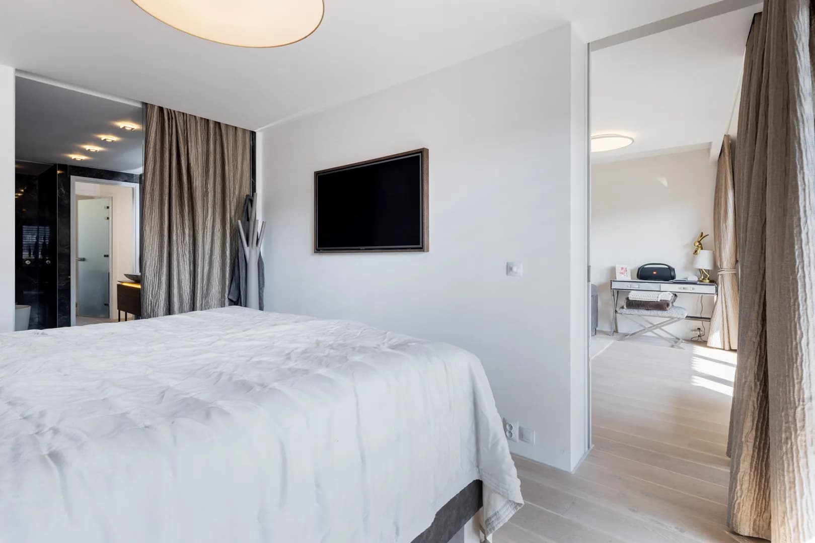 KARLÍN - Designový byt o ploše 120 m2 na prodej