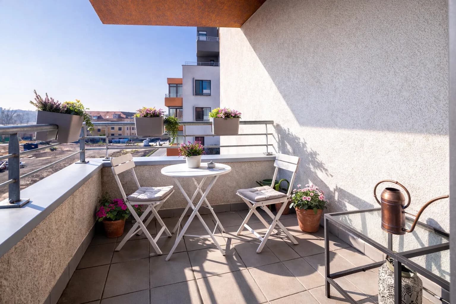 HOLEŠOVICE - Prodej bytu s balkonem, zimní zahradou, garážovým stáním a sklepem