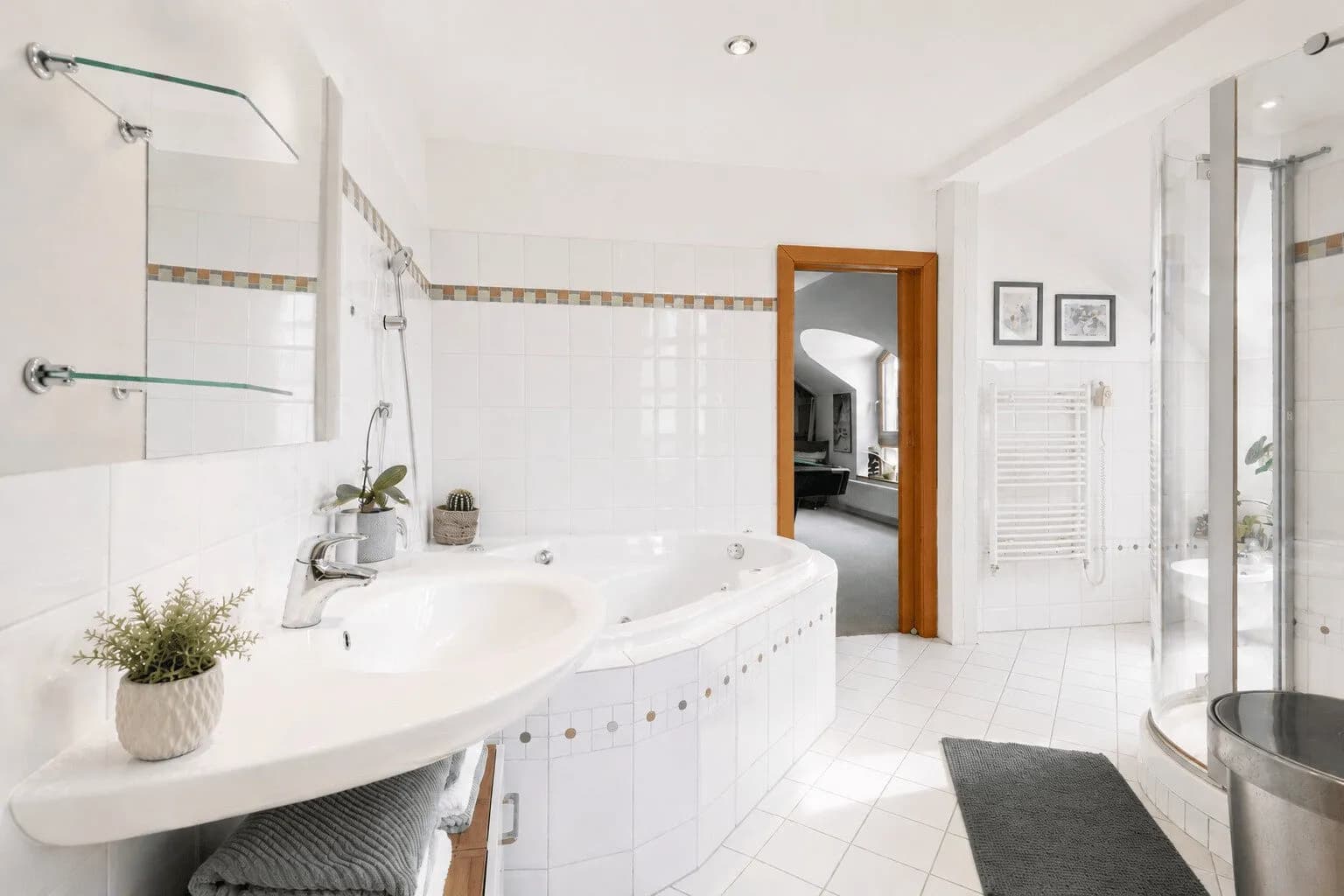 Jedinečná vila Říčany 475 m² s pozemkem 2800 m² a vlastním tenisovým kurtem