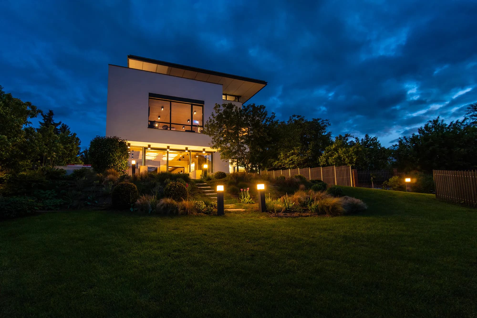 Luxusní vila s výtahem, bazénem a soukromou zahradou, 520 m² užitné plochy