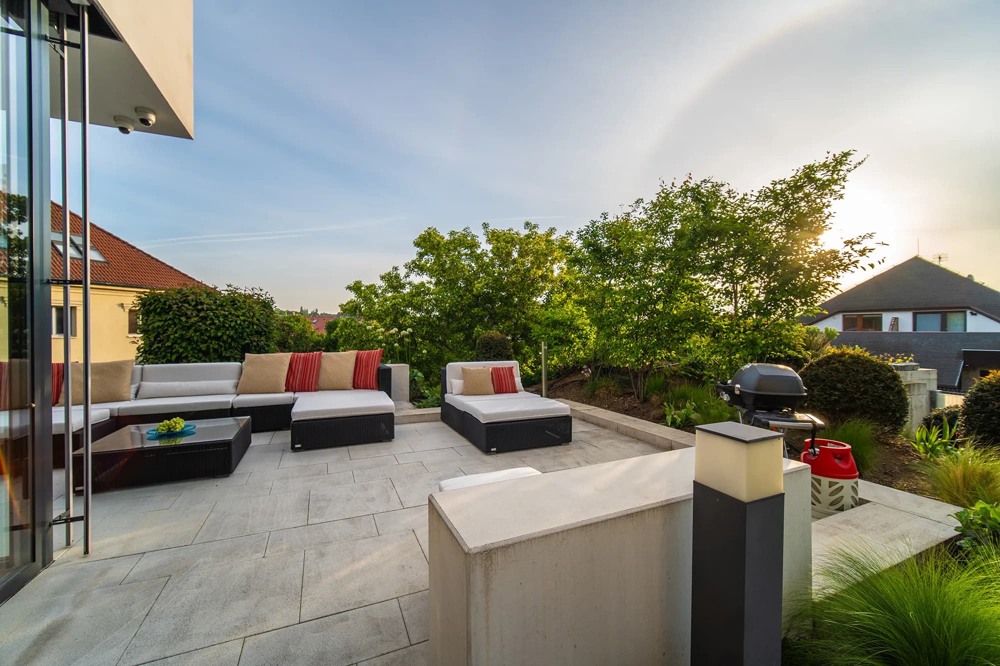Luxusní vila s výtahem, bazénem a soukromou zahradou, 520 m² užitné plochy